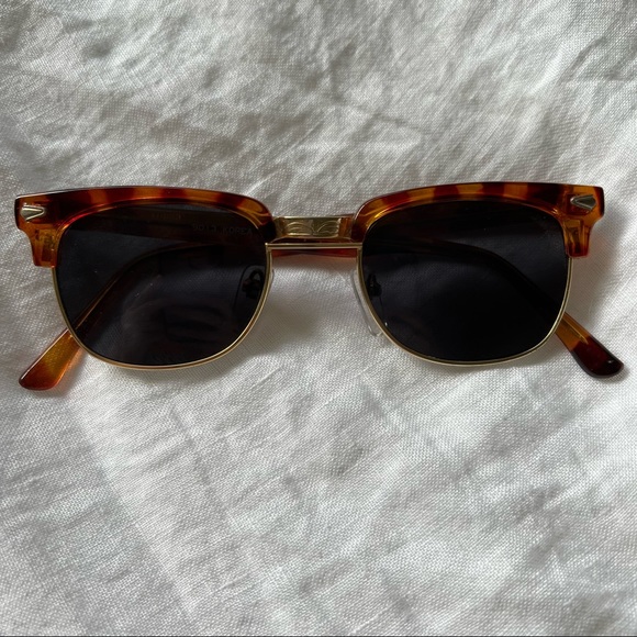 Vintage Tortoise Shell Sunglasses with Gold details - Picture 1 of 5